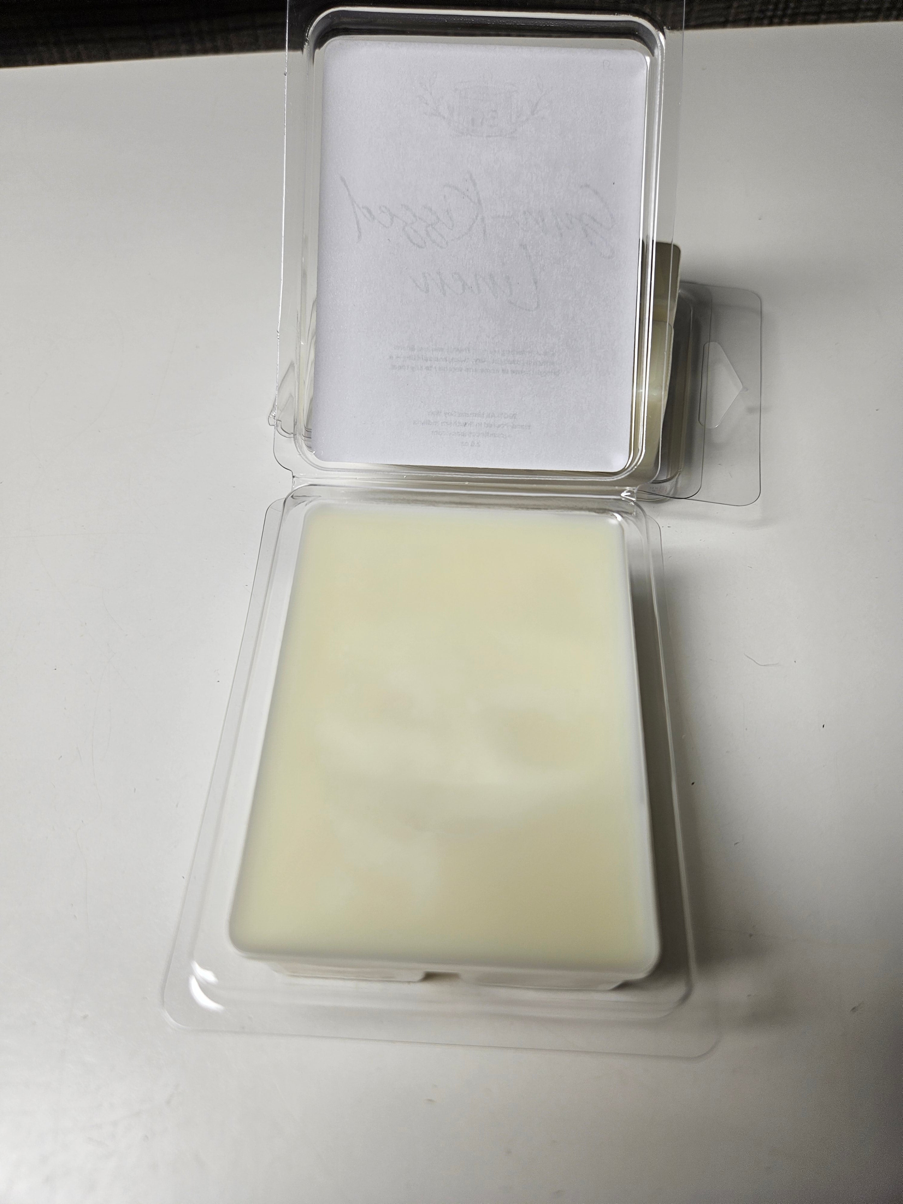 Sun-Kissed Linen 2.5 oz Wax Melts - 6 cubes