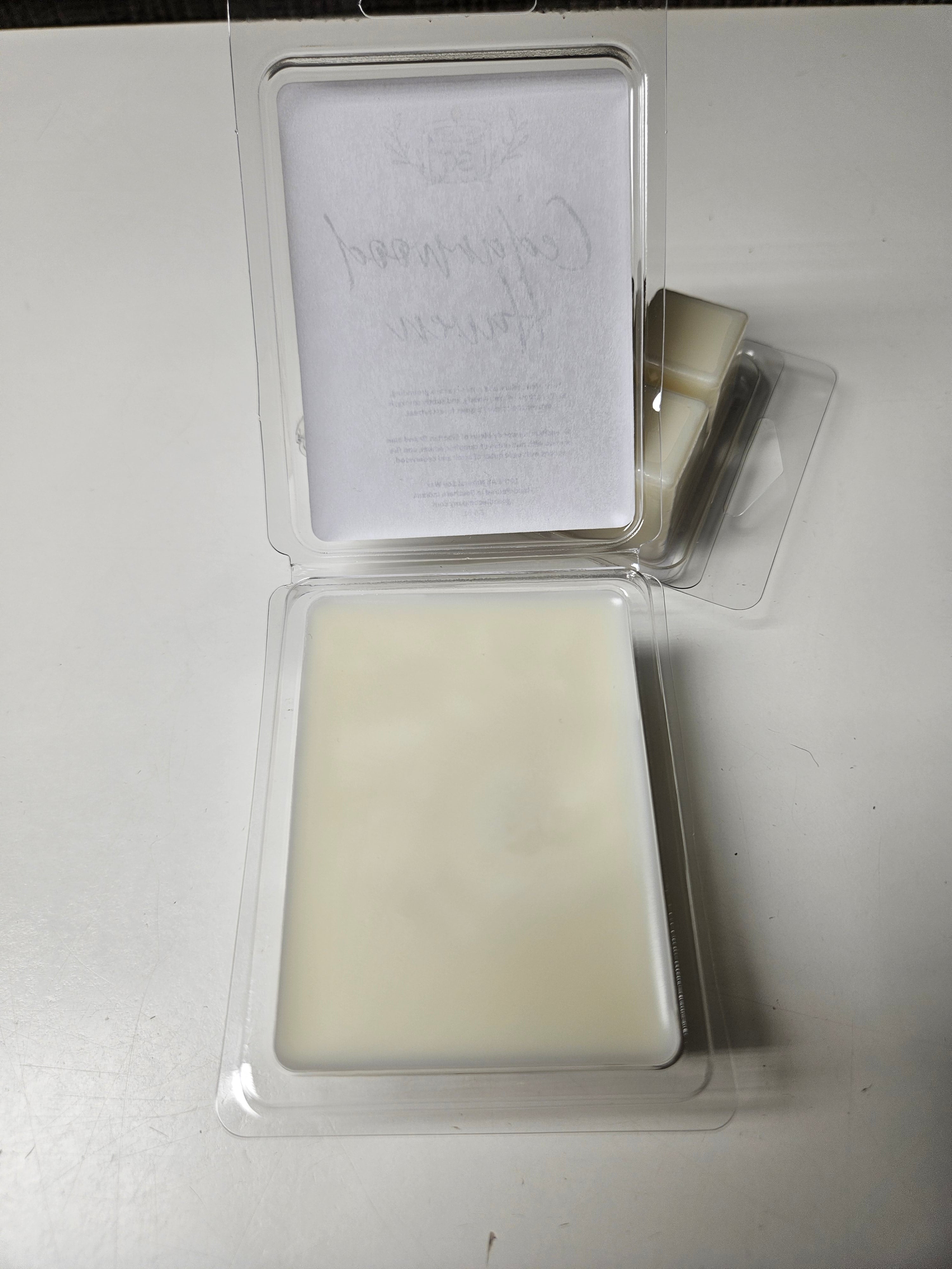 Cedarwood Haven 2.5 oz Wax Melts - 6 cubes